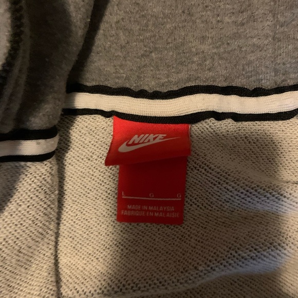 Men’s Nike Sweatshirt. Size Large. Fits like a medium. - Picture 3 of 3